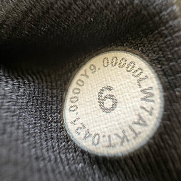 Lululemon Hottie Short 4" Size 6 Heritage Camo - Picture 7 of 7